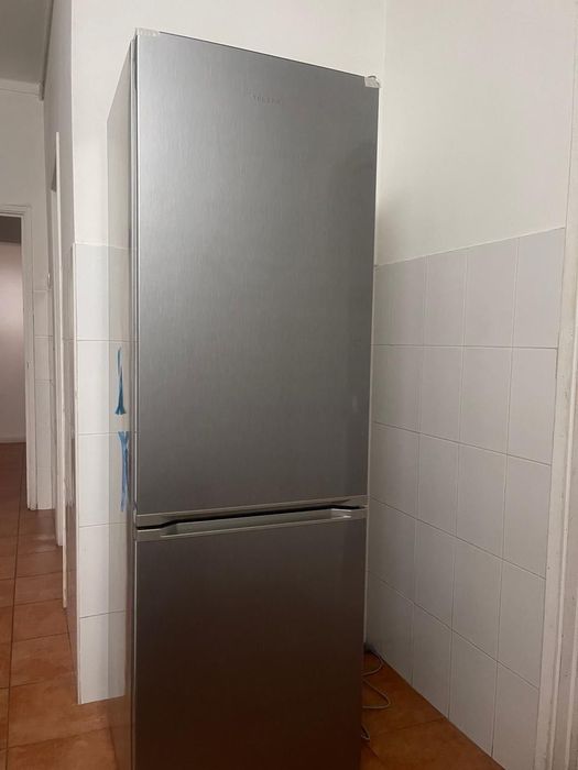 Geladeira nova em folha em perfeitas condições. “ Negociável “ hoje .