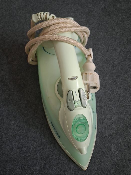 Philips, Żelazko parowe Philips Elance 3100 GC3109