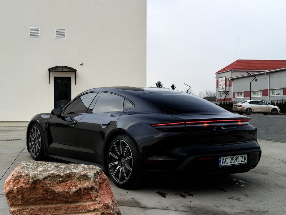 Porsche Taycan 4S ідеальний стан, максимальна комплектація.