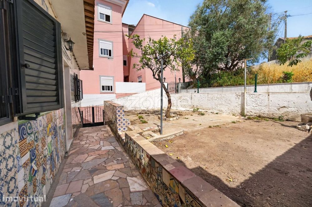 Andar de Moradia T2 com Terraço em Caneças