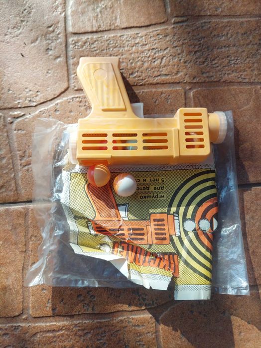 Пистолет игрушечный