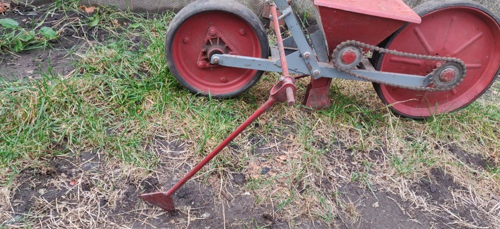 Сіялка точного висіву сівалка однорядна бункерна