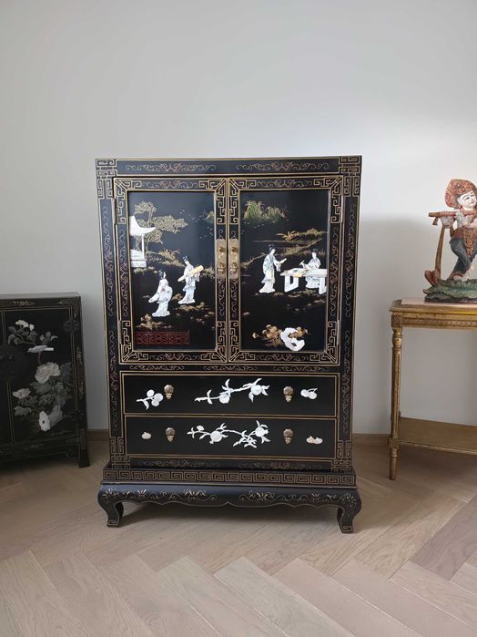 Ekskluzywna komoda chińska Chinoiserie - czarna laka i bogata inkrustacja masą perłową. Antyk.