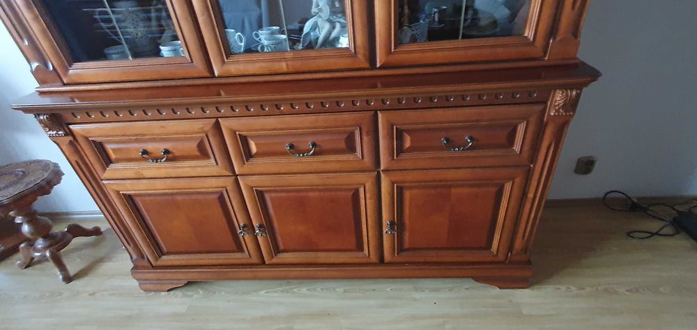 kredens w bardzo dobrym stanie Taranko