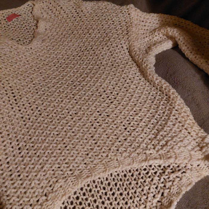 Sweter biały luzny