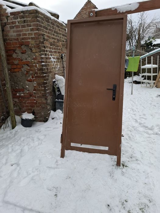 Dzwi metalowe z futryną