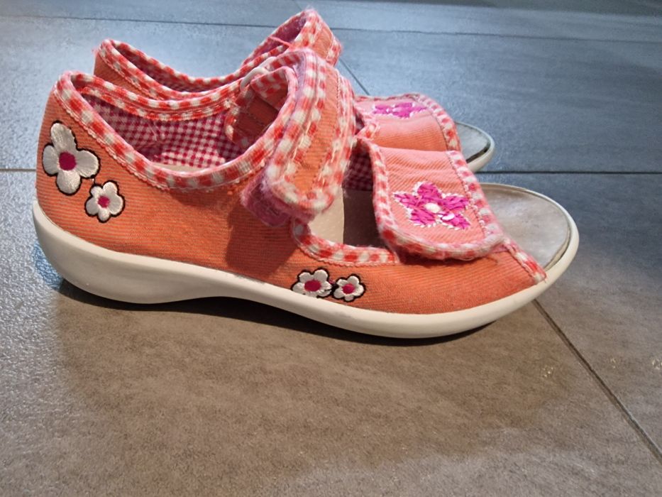 Kapcie do przedszkola r.27 stan idealny