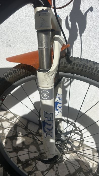 Biclicleta KTM carbono