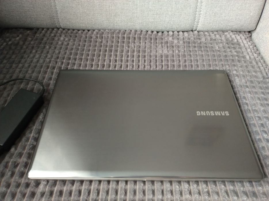 Laptop/ Notebook  Samsung Series5 NP550P7C Win8  17,3" i7