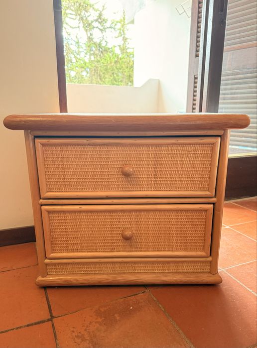 Comoda, mesa cabeceira e espelho