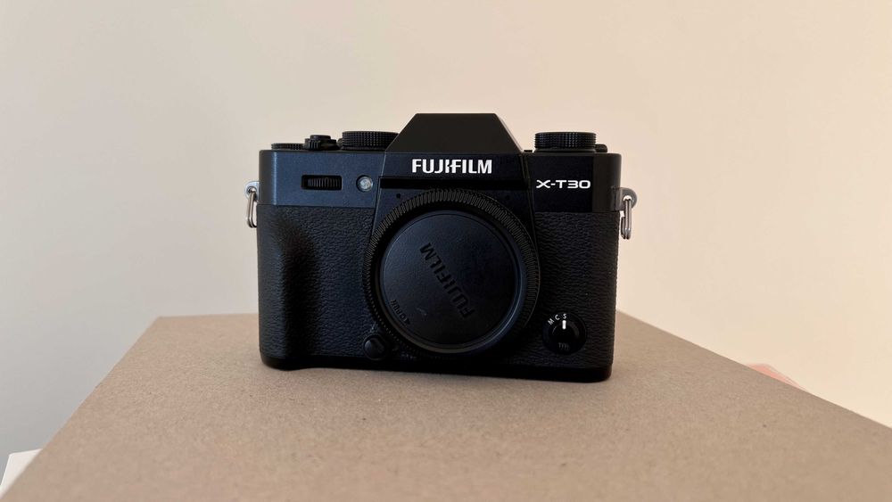 Fujifilm X-T30 Camera Body (Black) – Excellent Condition + Free 128GB SanDisk SD Card