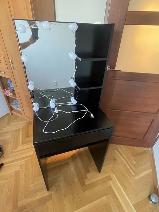 Sprzedam czarna toaletke