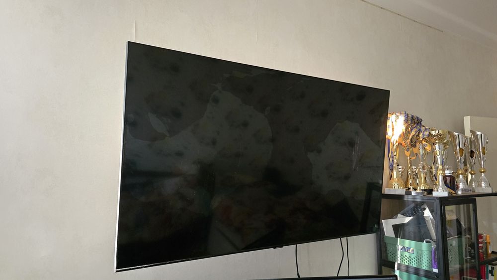 Телевізор Samsung  QE55Q60TAU Розбитий