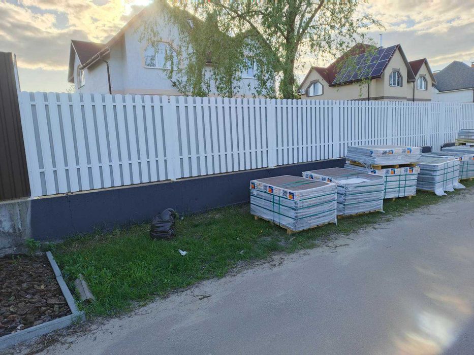 Надійна покрівля з профнастилу та металочерепиці