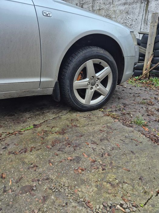 Продам зимову резину  225/55  на дисках  R 17 5*112  0636376094