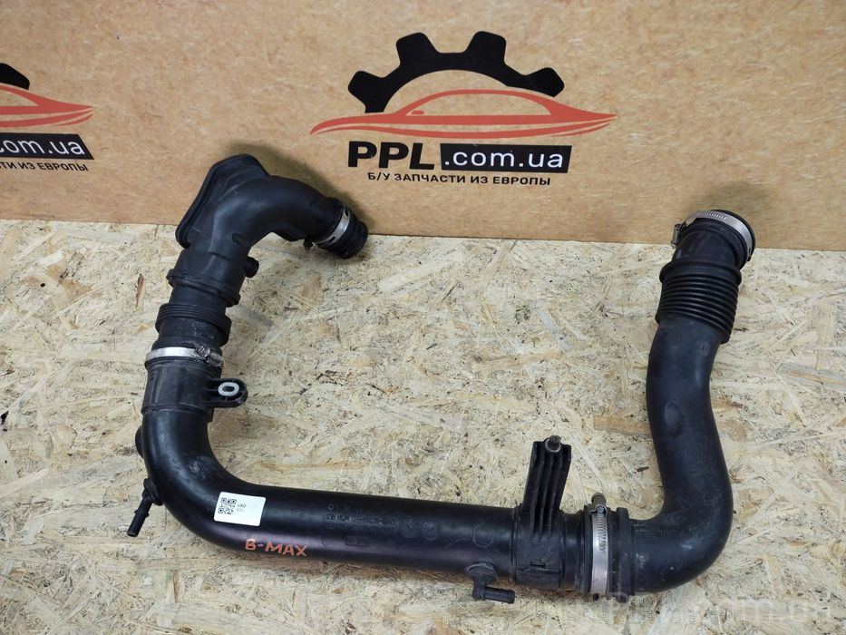 Ford B-Max Fiesta Mk7 2012- 1.0 ecoboost Патрубок трубка интеркулера