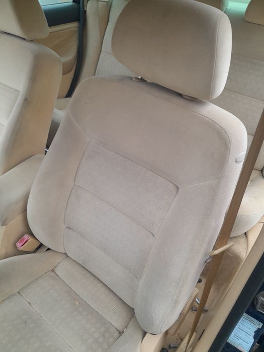 Siedzenia,kanapa tył passat b5 fl sedan ,welurowe, kremowe