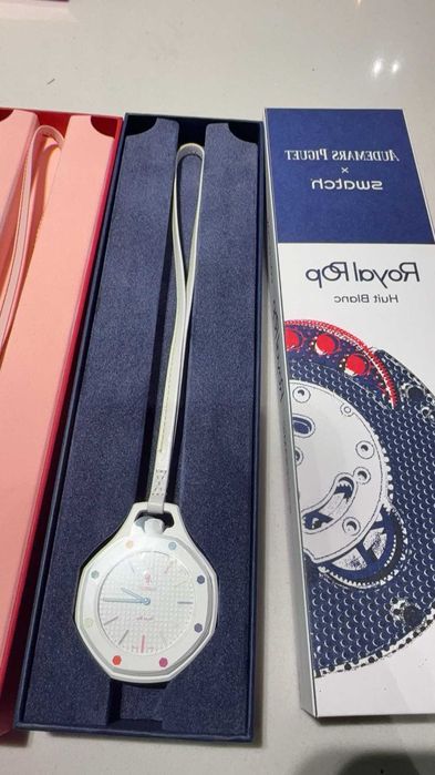 Swatch x AP Orenji Hachi SSX03W100N– granatowo-pomarańczowy hit, 90h rezerwy