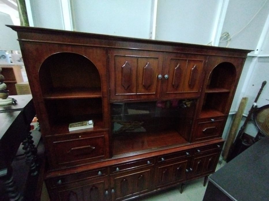 Móvel de sala muito antigo