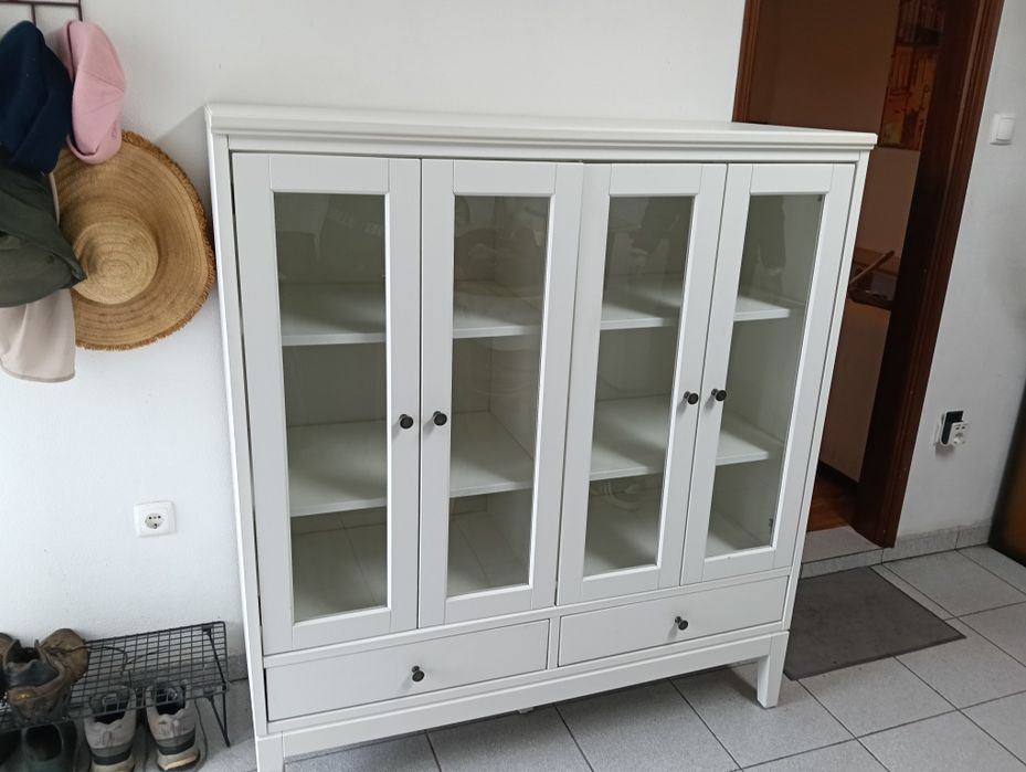 Armário com portas de vidro dobráveis Ikea Idanas