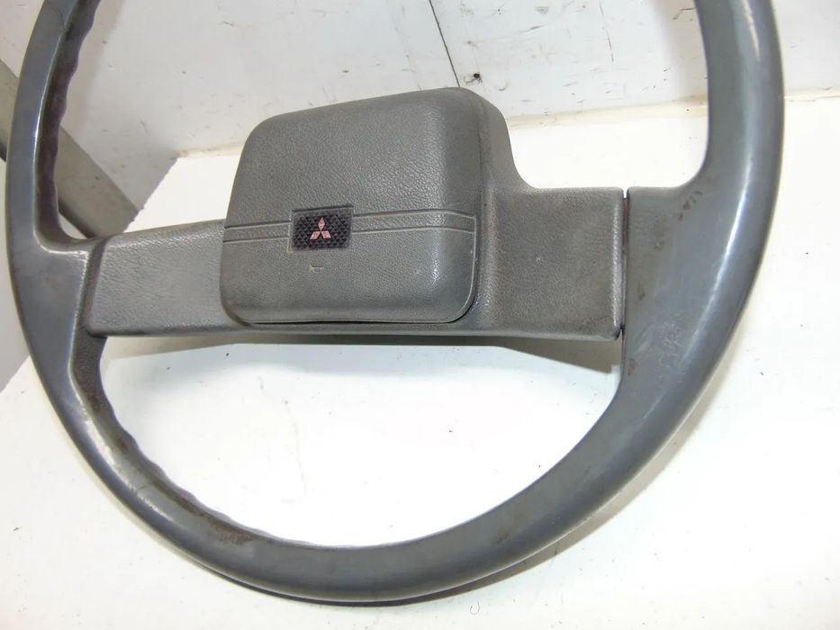 Mitsubishi L300 Volantes