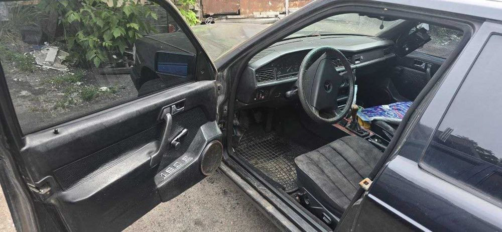 Mercedes-BENZ 190 E 2.3