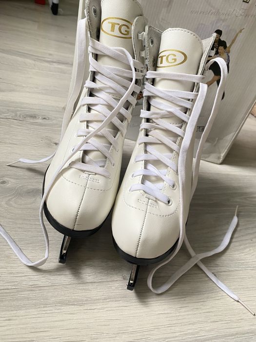 Продам ковзани фігурні