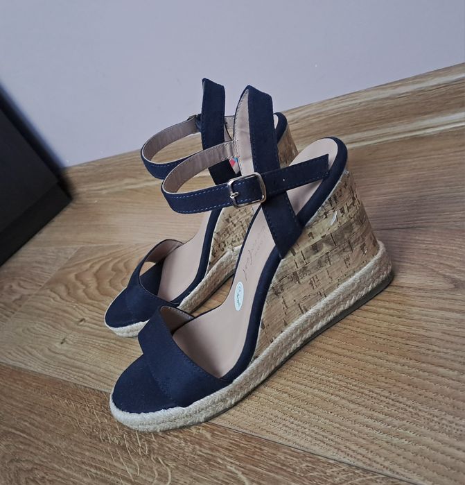 Синие женские босоножки на платформе