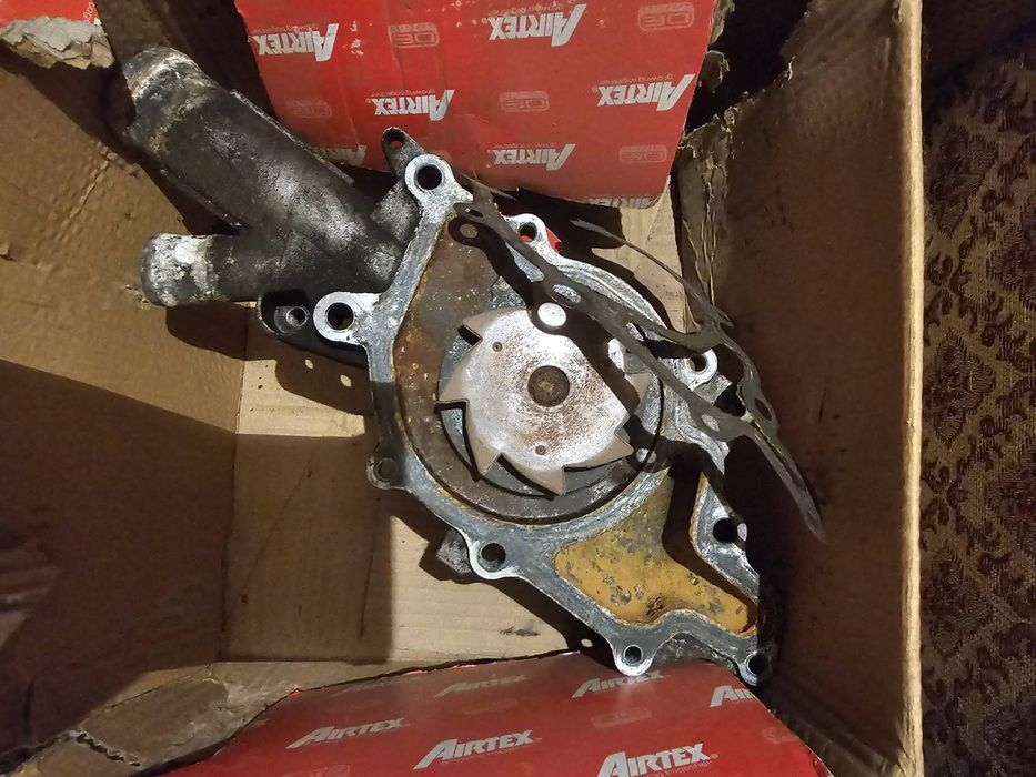 Мерседес спринтер помпа  и гофра глушителя.