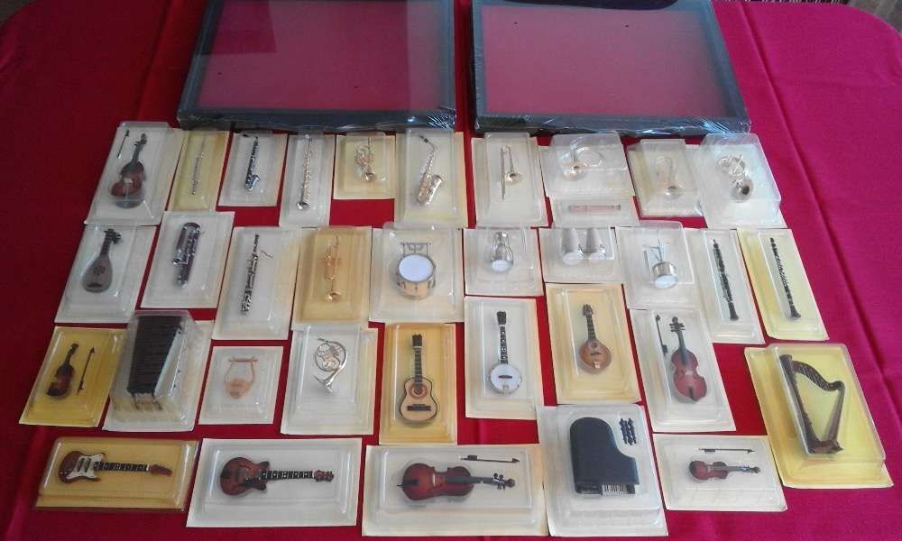 RAPIDEZ. Colecção de 35 instrumentos com 2 expositores. Ver descrição.