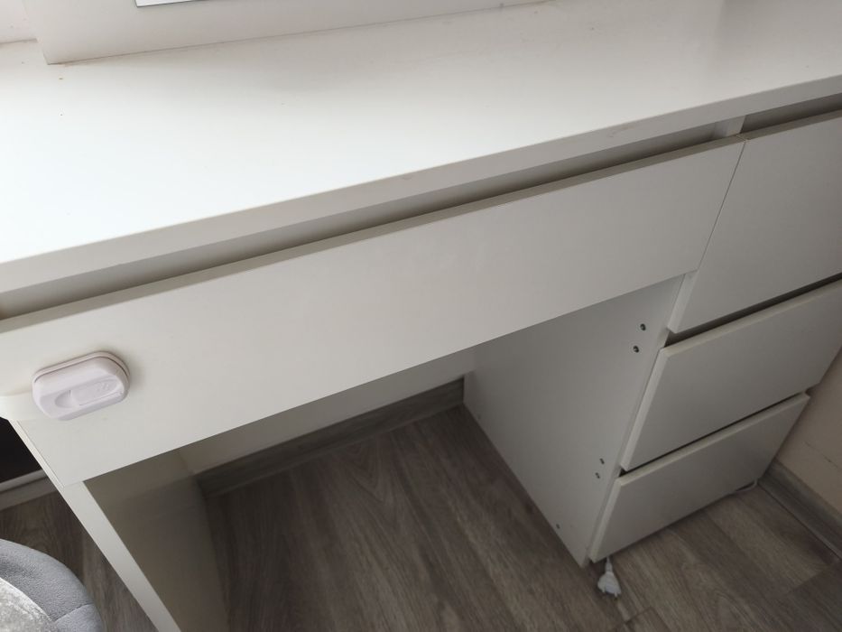 Toaletka z lustrem + 12 led