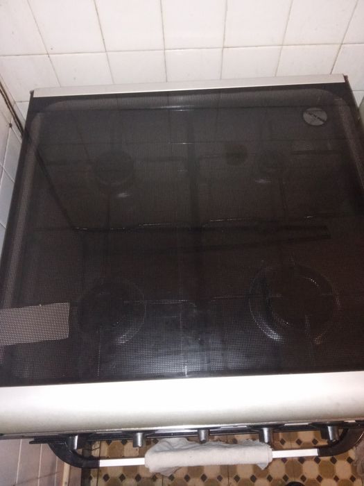 Fogão a gaz e forno elétrico