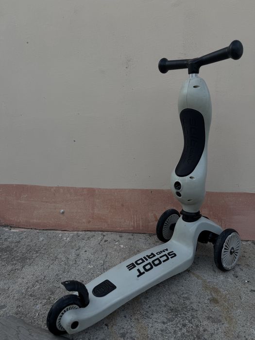 самокат-трансформер Scoot & Ride  у світло-сірому кольорі
