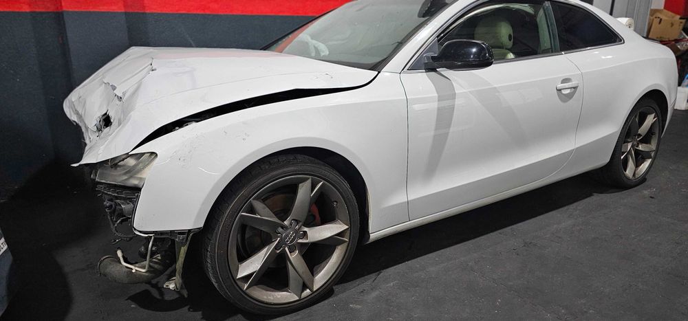 Audi A5 Salvado 2.0 170CV 2009 Troca ou Retomas