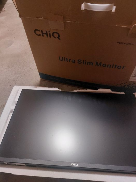 Bezramkowy Monitor CHIQ 24F650