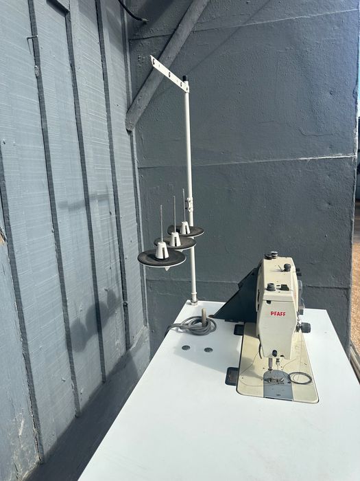 Máquina industrial de costura PFAFF 114