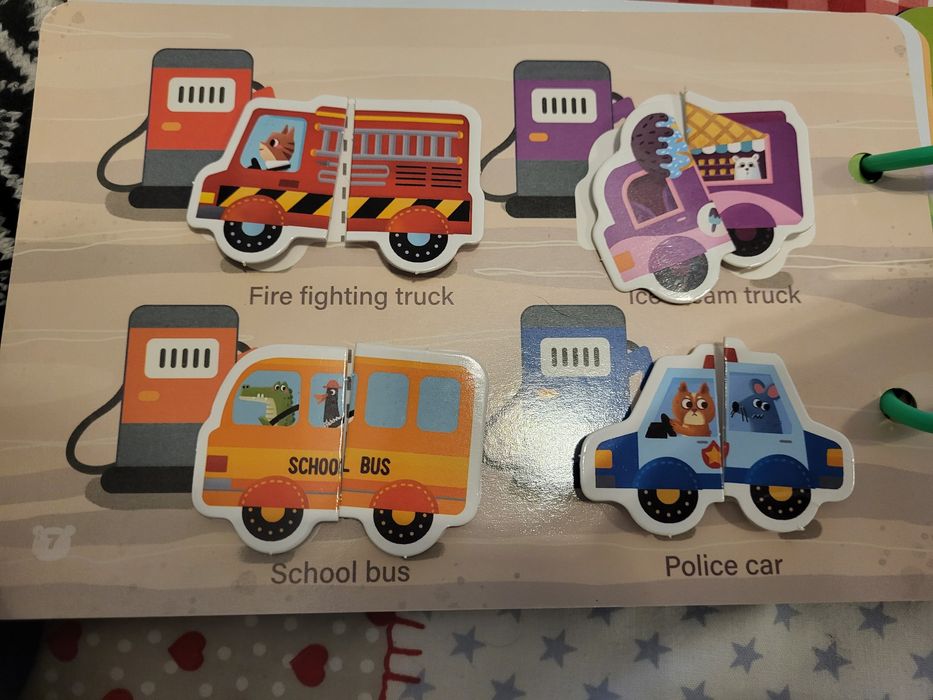 Książeczka na rzepy. Busy book. Montessori.