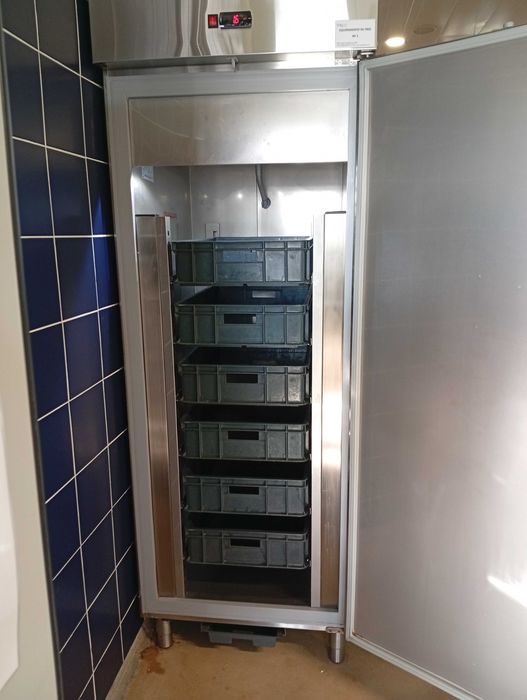 frigorífico industrial com 6 gavetas incluídas