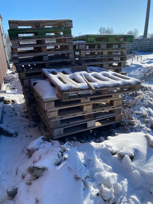 Продам поддоны в очень хорошем состоянии 35шт