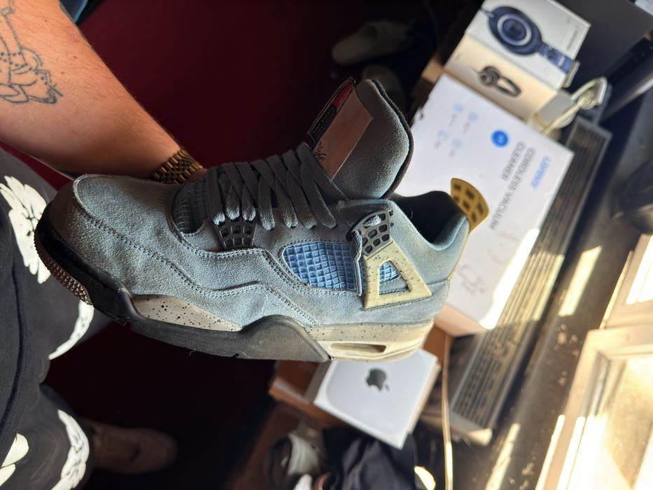Jordan 4 Retro University Blue