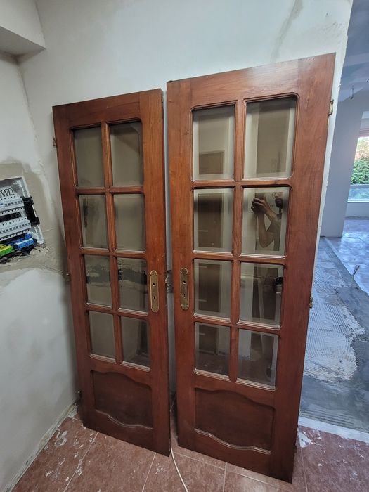 Portas em mogno (madeira maciça)