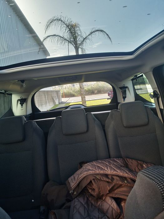 Carrinha de 7 lugares Peugeot 5008 1.6 Blue HDI Style