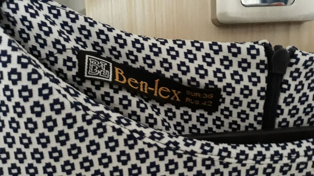 Sukienka granatowo - biała