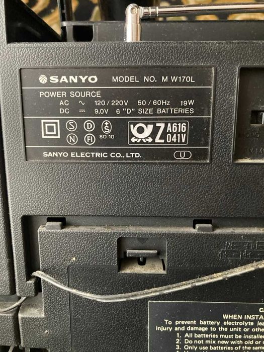 Zestaw 2x Boombox Retro: Sanyo M W170L i Philips