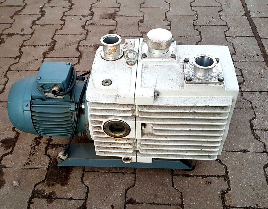 LEYBOLD Dwustopniowa Pompa Łopatkowa D30A Silnik AEG AM90SX