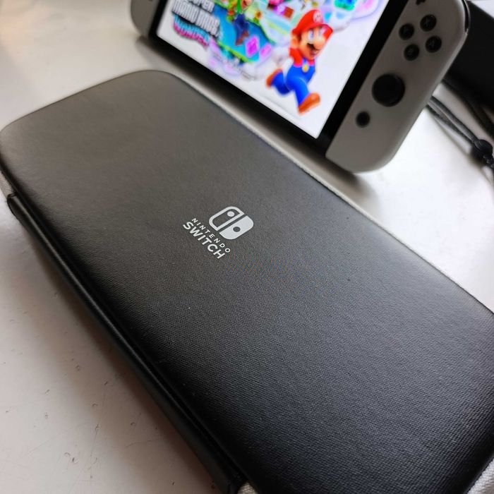 Nintendo Switch OLED + 6 Jogos + Pastinha