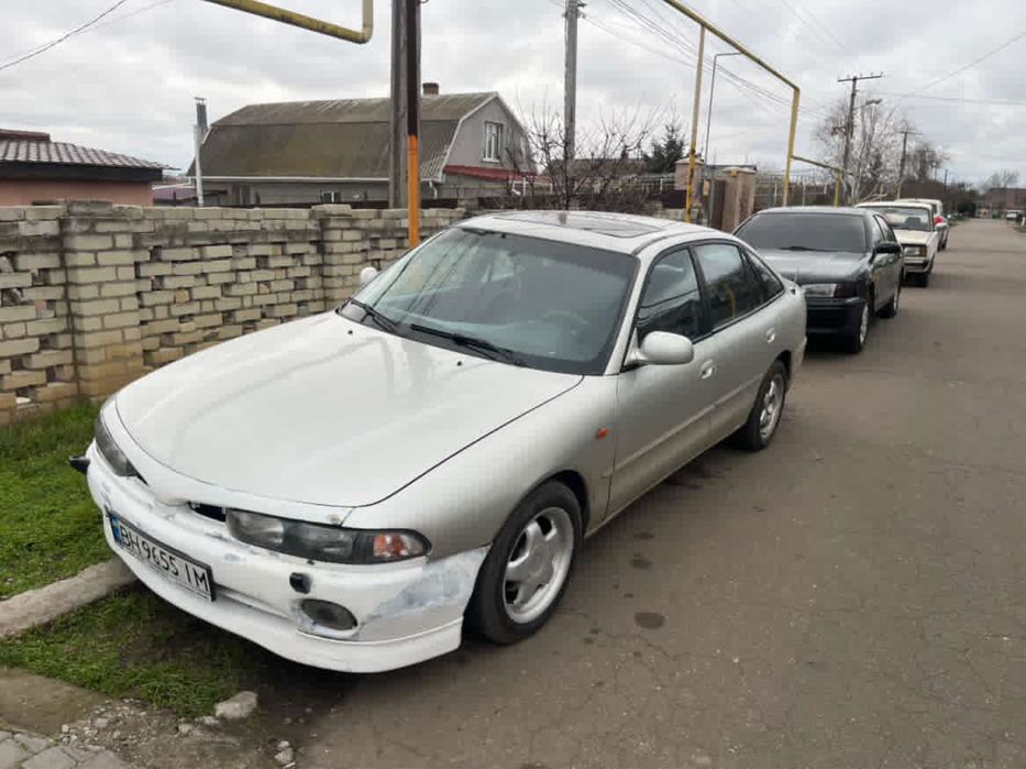Продам mitsubishi galant 7 под ремонт двигателя . с переоформлением
