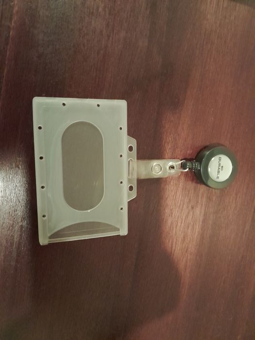 Porta crachás Durable