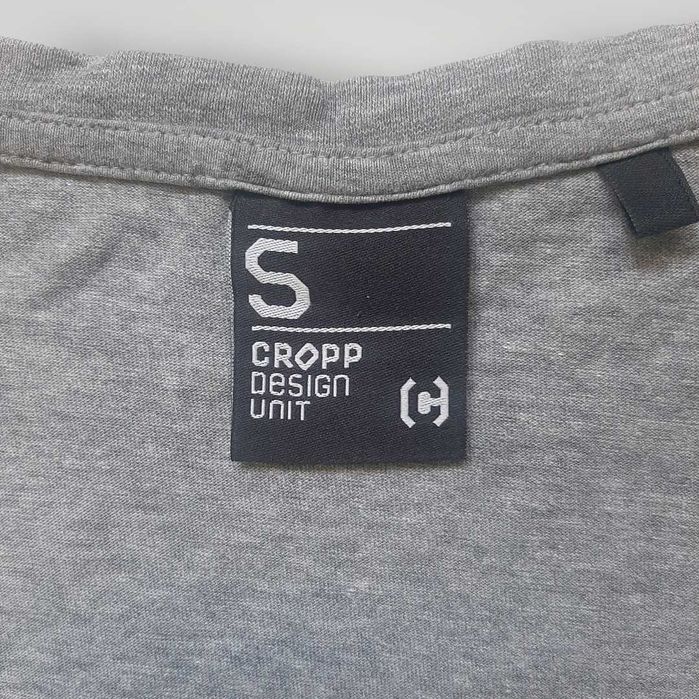Szary T-shirt Cropp z Kolekcji “Design Unit”