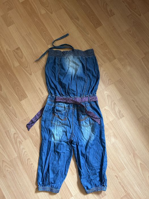 Жіночий суцільний костюм